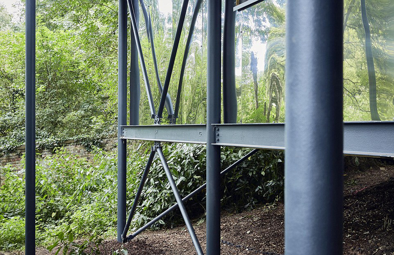 夫妇花逾300万元筑造"树屋"