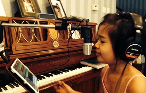 沙宝亮女儿照曝光 温柔恬静美貌不输黄多多