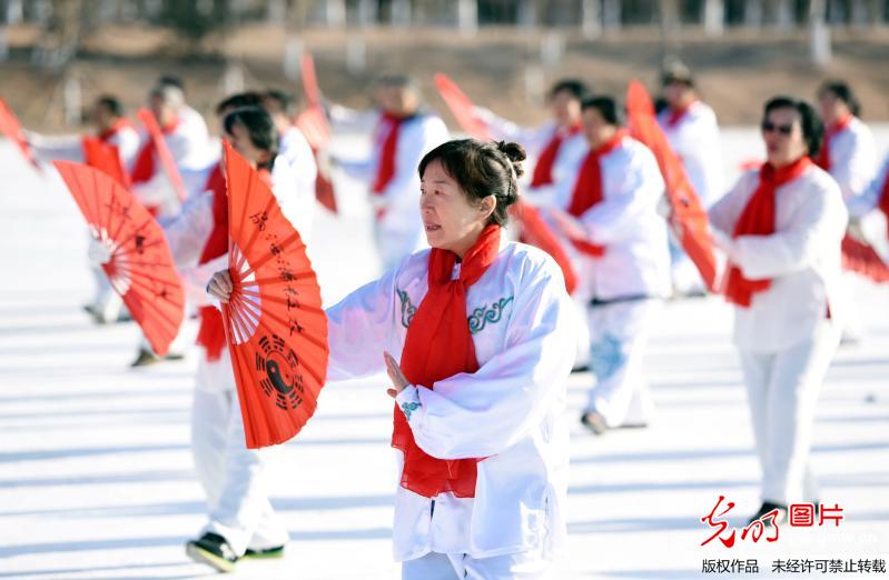 内蒙古举办冬季运动全民健身大会