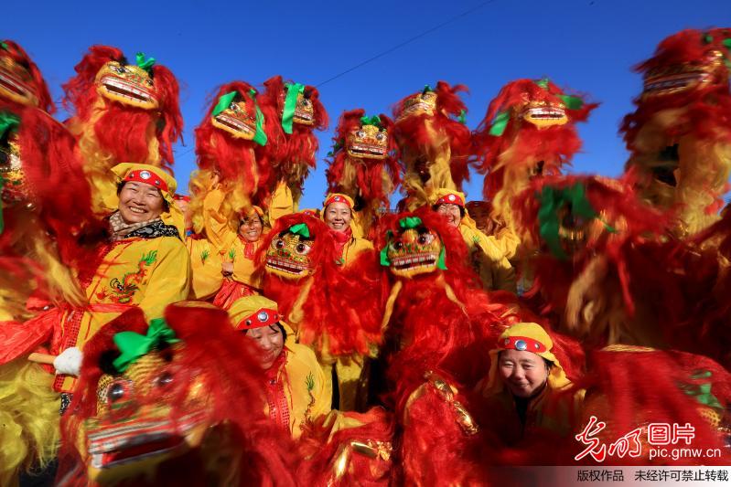 北京：村民排练“手狮舞”迎春节