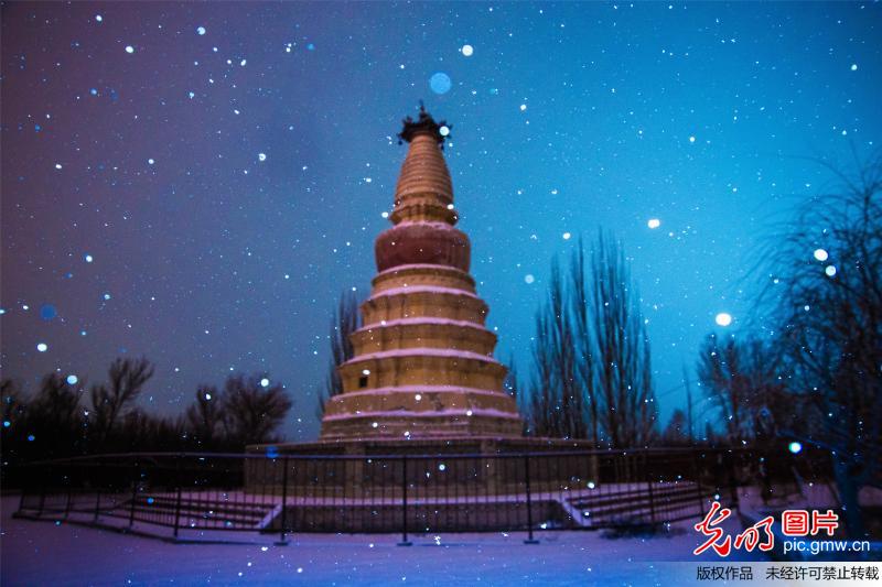 甘肃敦煌喜降2018年首场瑞雪