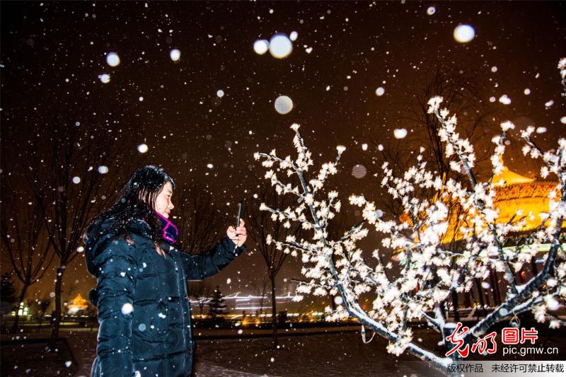 甘肃敦煌喜降2018年首场瑞雪