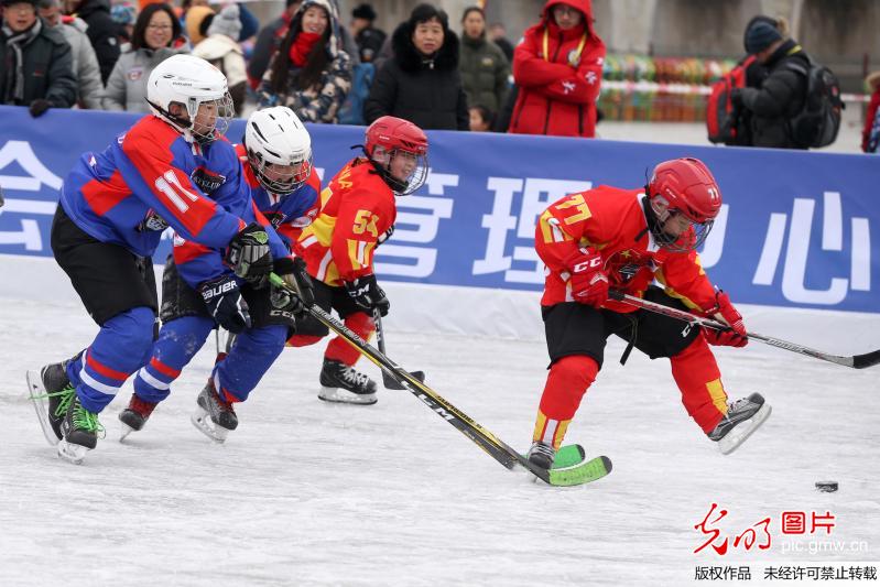 颐和园冰场上演第三届大众冰雪北京公开赛