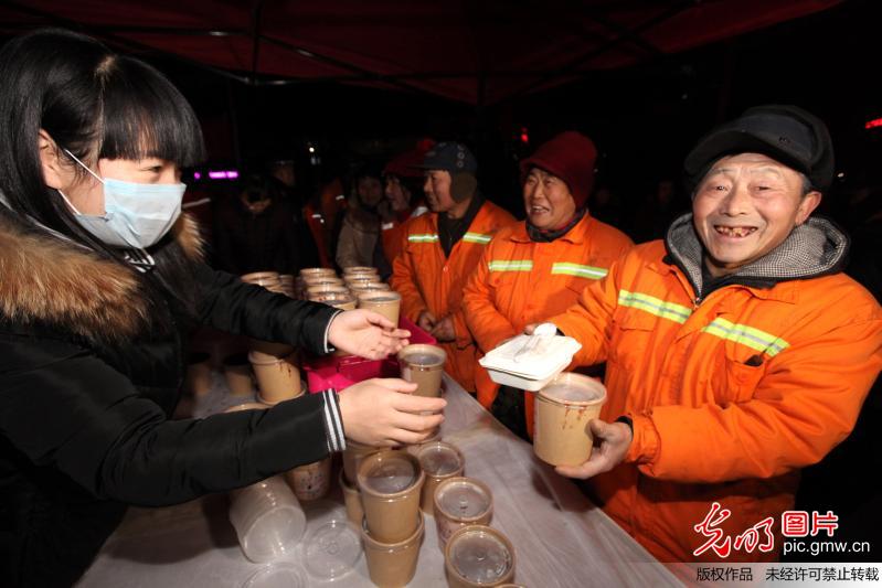 【光明图刊】腊八到 粥飘香