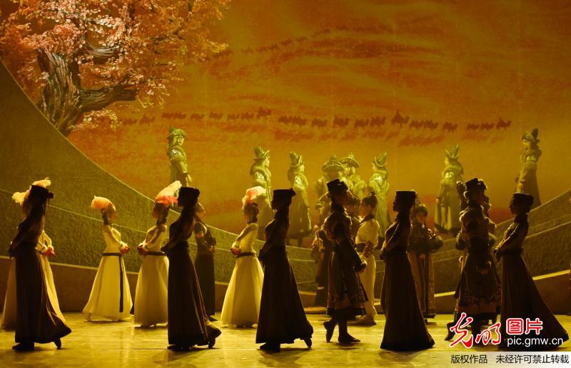 民族舞剧《驼道》在国内首演