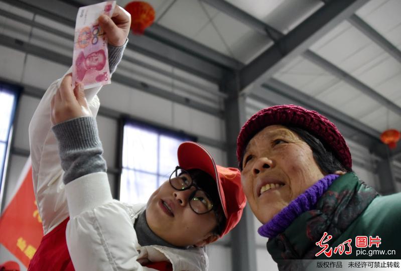 浙江仙居：劳模义工下乡暖民心