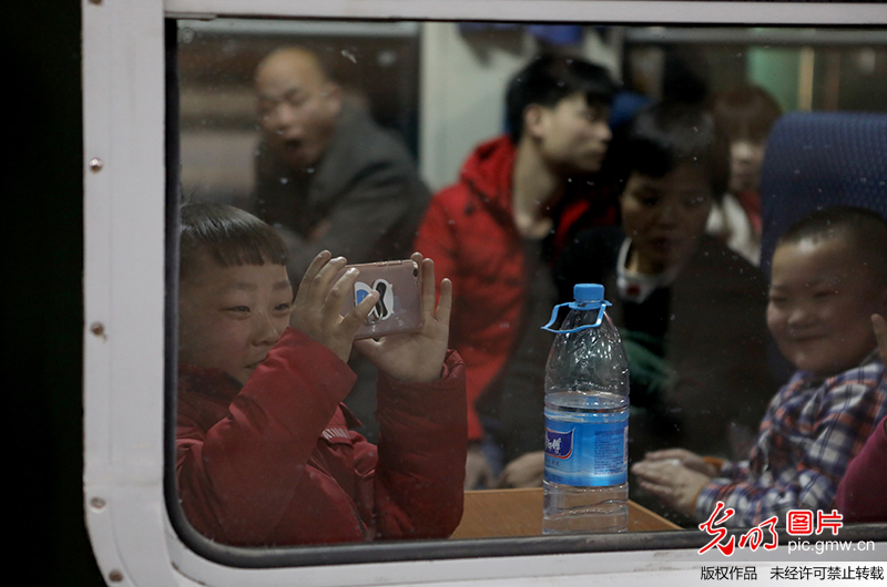 【光明图刊】2018年春运启幕