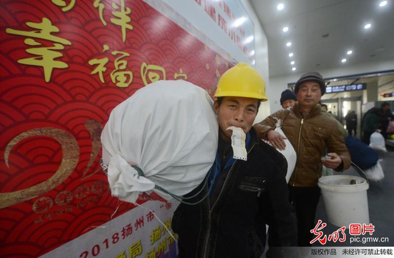 【光明图刊】2018年春运启幕