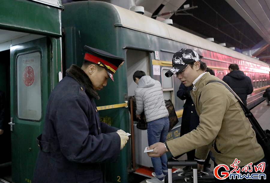 2018年春运大幕开启 北京局首趟加开旅客列车开行