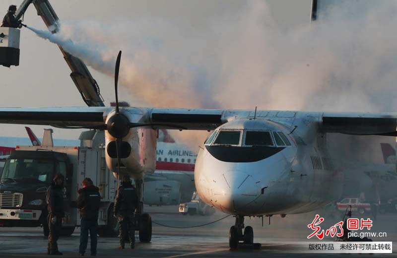 国产新舟60架起边远地区群众回家过年的幸福航路