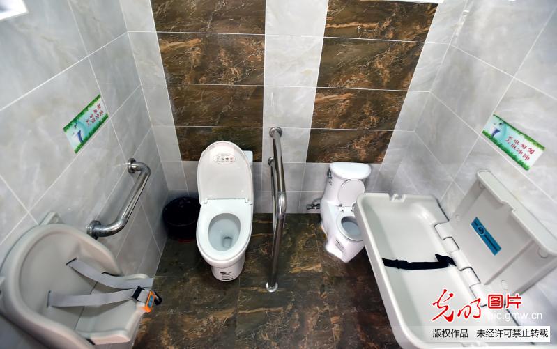 【光明图刊】“厕所革命”彰显时代文明新风