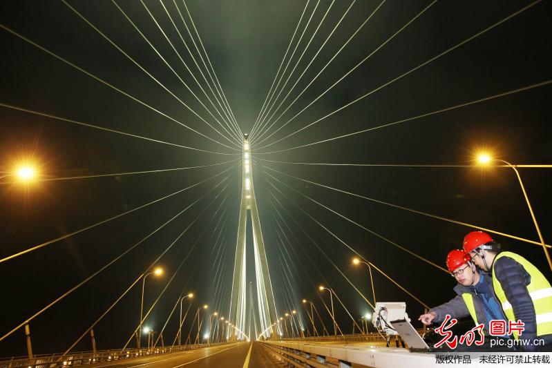 苏通长江公路大桥迎来通车10年首次荷载检测