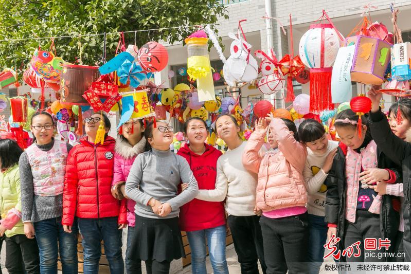 江苏如皋：花灯吐艳映元宵，笑语盈盈度佳节