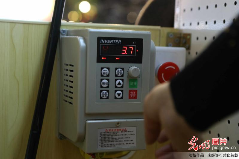 上海一商场会转弯的“钢丝收银”3.0版本在研发中