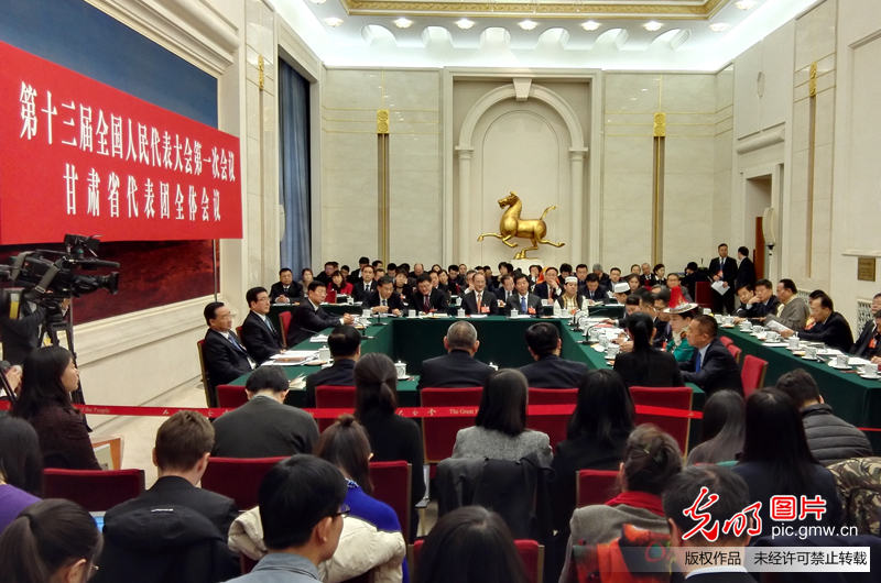 甘肃省代表团全体会议向媒体开放