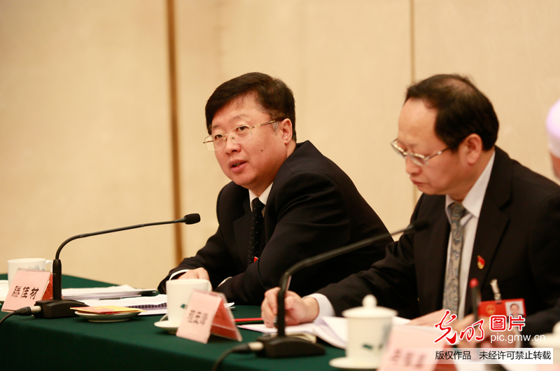 青海省代表团全体会议向媒体开放