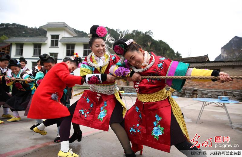 【光明图刊】喜迎三八妇女节