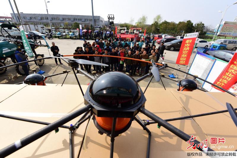 江苏金湖：首批50台高效无人植保机投放到户