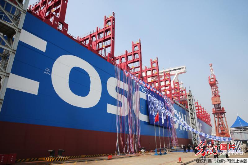 2万标箱级集装箱船“中远海运狮子座”轮在江苏南通命名