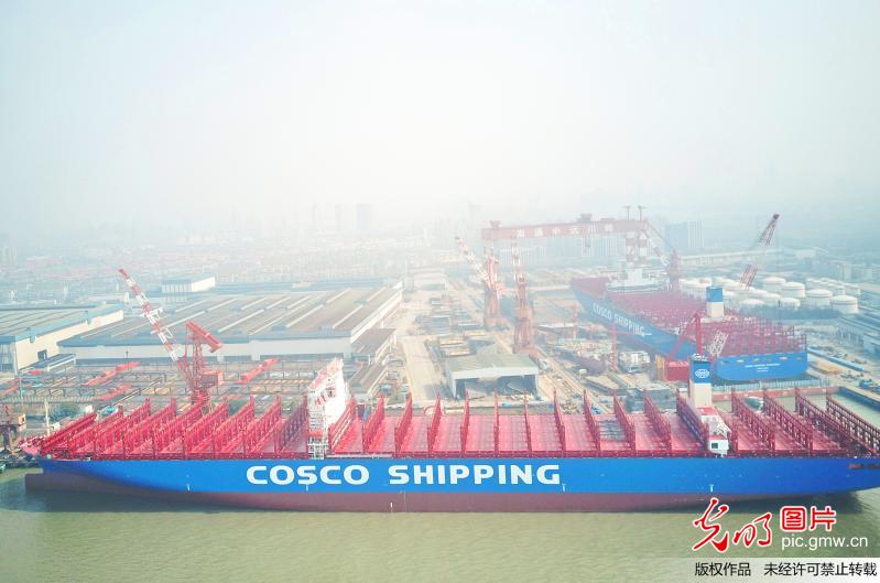 2万标箱级集装箱船“中远海运狮子座”轮在江苏南通命名