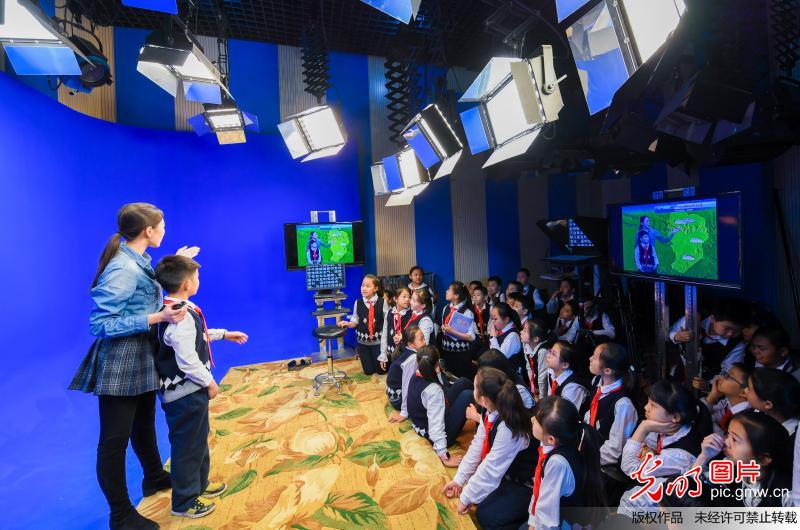 小学生零距离体验气象科技魅力