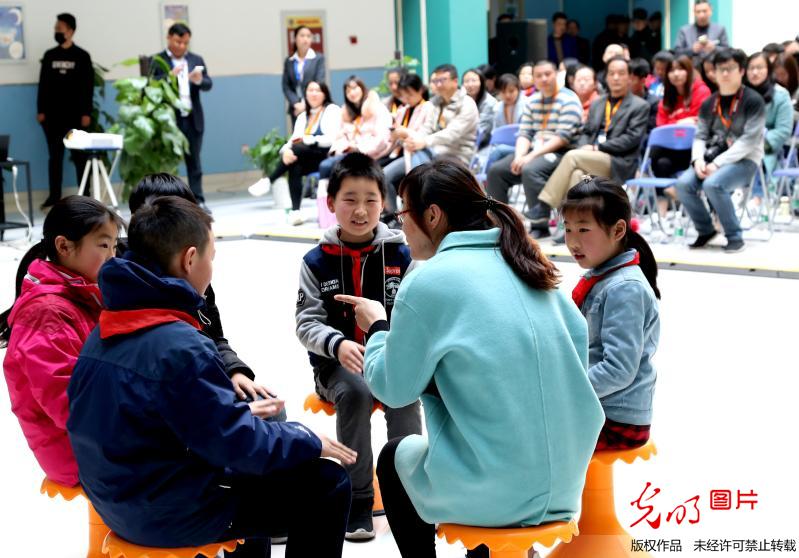 苏州中小学生“安全教育日”前反恐防暴演练