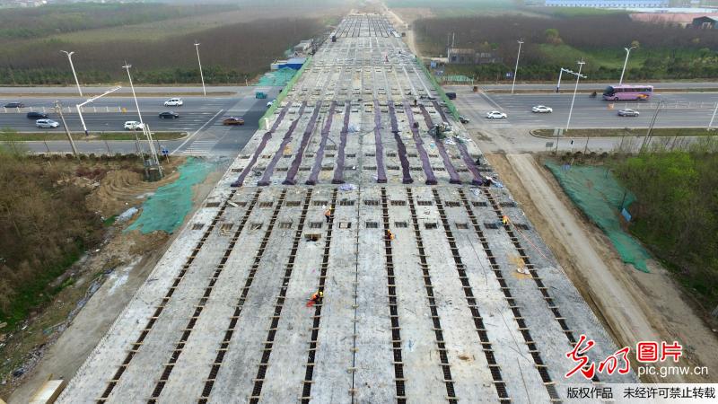 河南许昌：107国道跨311国道立交桥主体完工