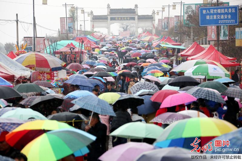 【网络中国节】清明节首日 国内旅游市场热度不减