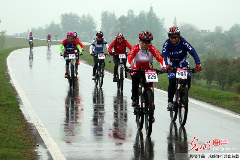 雨中自行车赛