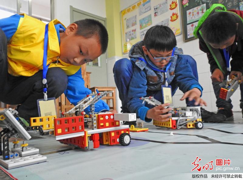 江苏连云港举办第二届世界教育机器人选拔赛