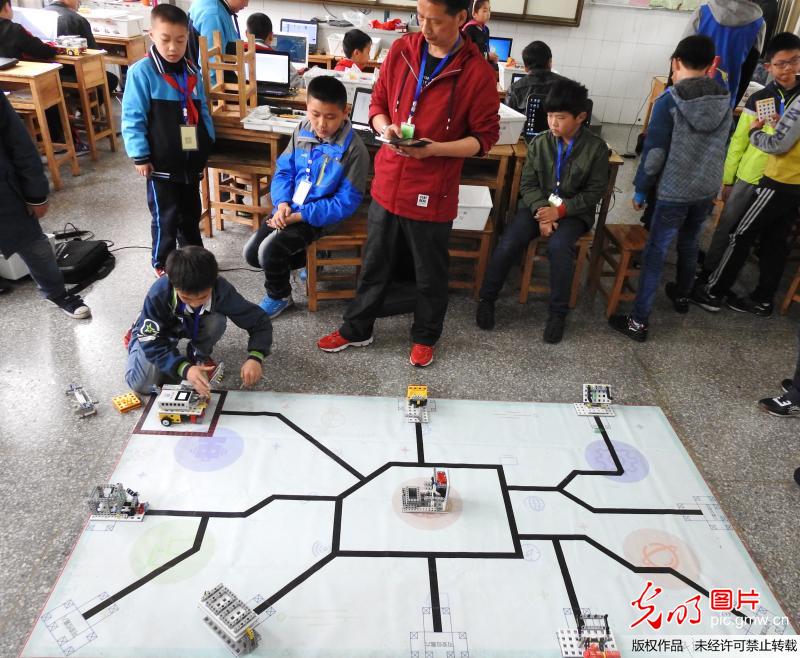 江苏连云港举办第二届世界教育机器人选拔赛