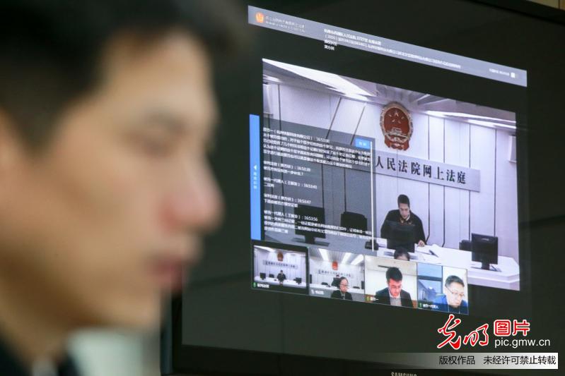 杭州现“一个人的法庭”：人工智能当书记员