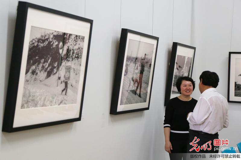厚土——仵晓中摄影作品展在京举办