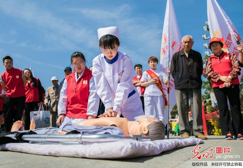 呼和浩特举行“世界红十字日”活动