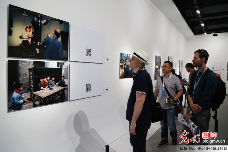 与新时代同行——2018国际摄影节展在郑州举办
