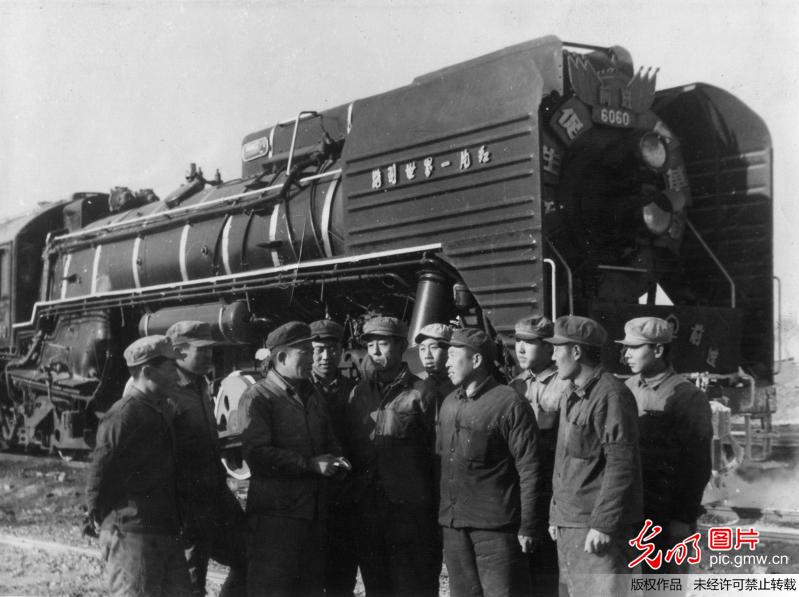 【我们家的报国故事】代文奎：在火车上耕耘一生的蒸气机司机