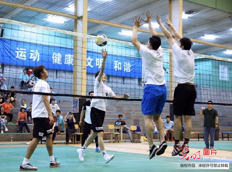 航天科工三院角逐气排球赛 北京汽车男排现场助阵