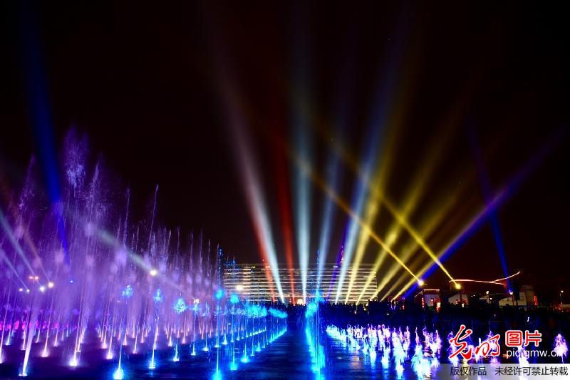 青岛市最大七彩音乐喷泉启用