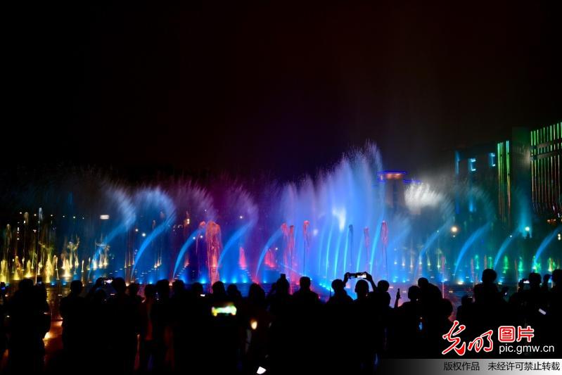 青岛市最大七彩音乐喷泉启用
