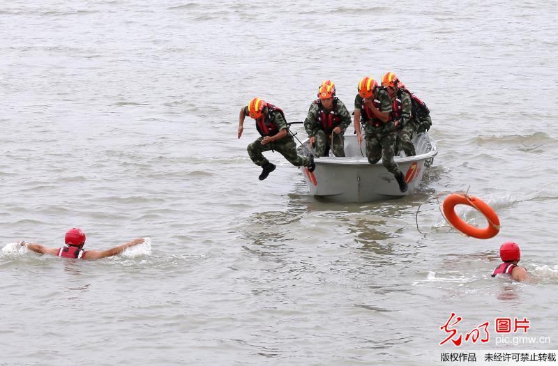 安徽消防部队开展应急救援演练