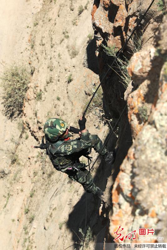 武警西藏总队开展极限竞赛训练