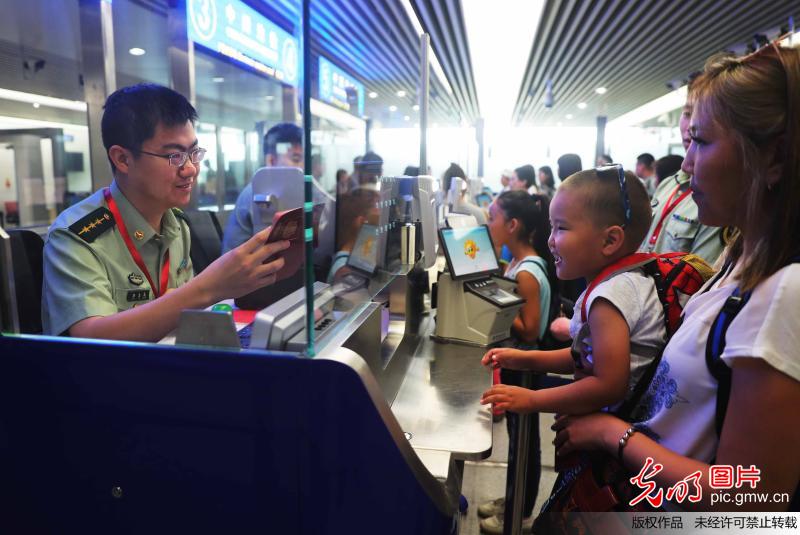 2018年首架俄罗斯旅游包机飞抵北戴河