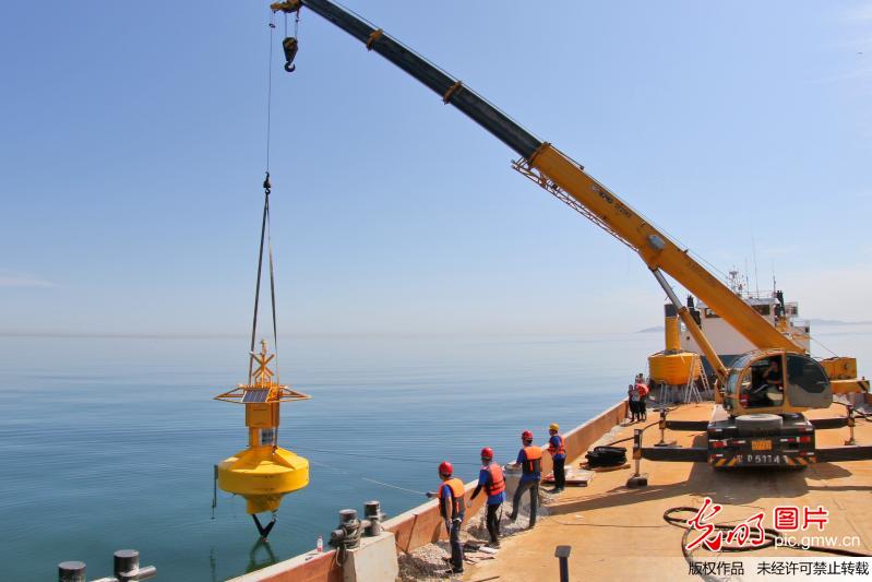 首批浮标式海洋环境监测系统在烟台“上岗”