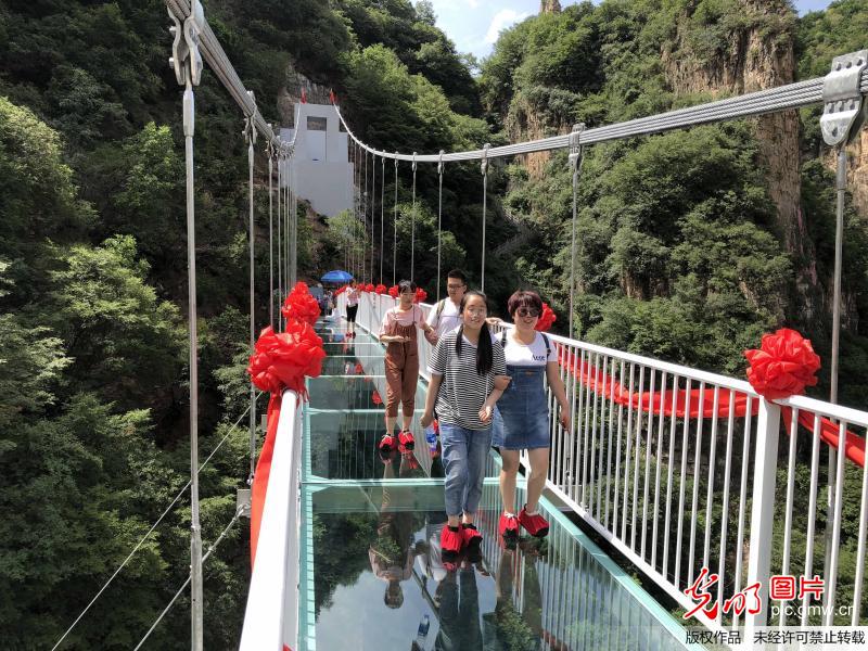 盂县首座5D玻璃悬索桥正式开放