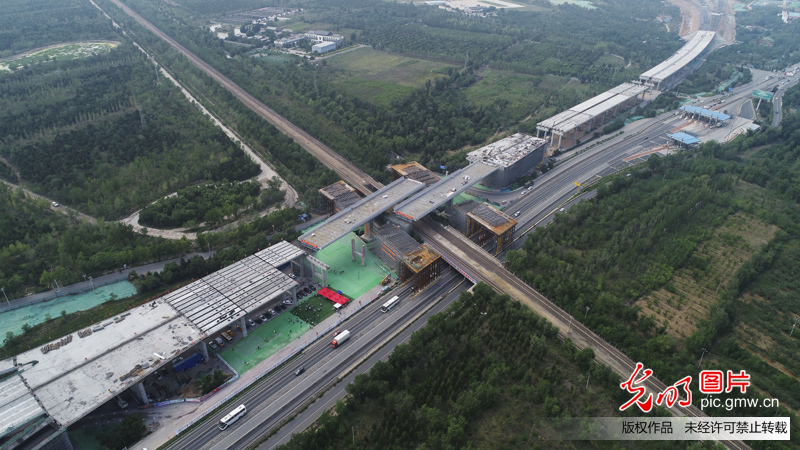 兴延高速：上跨京包铁路立交桥成功实现74.5度转体