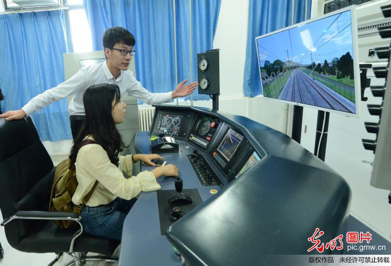 首批”铁路工业游”项目郑州举行