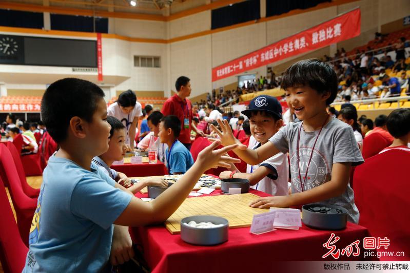北京800名小棋手暑假同场对弈