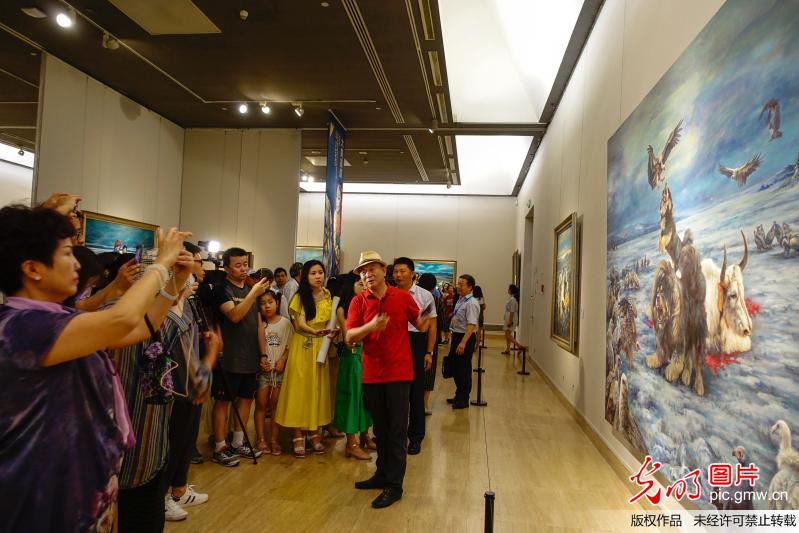中国美术馆三伏天迎来观展潮