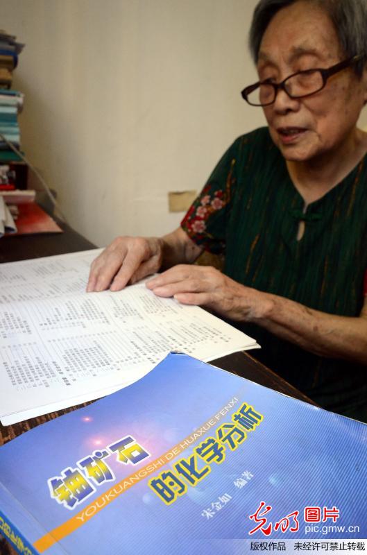 92岁女教授与她离不开的实验室
