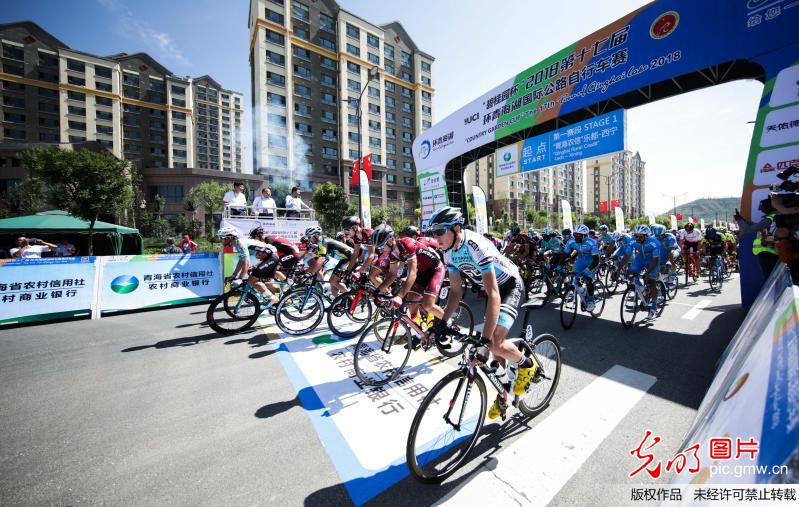 环青海湖国际公路自行车赛开赛